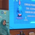 Penjabat Ketua Tim Penggerak PKK Aceh, Hj. Safriati, S.Si, M.Si., membuka Seminar Pendidikan Keluarga dengan tema “Aceh Marak Judi Online, Narkoba, dan LGBT