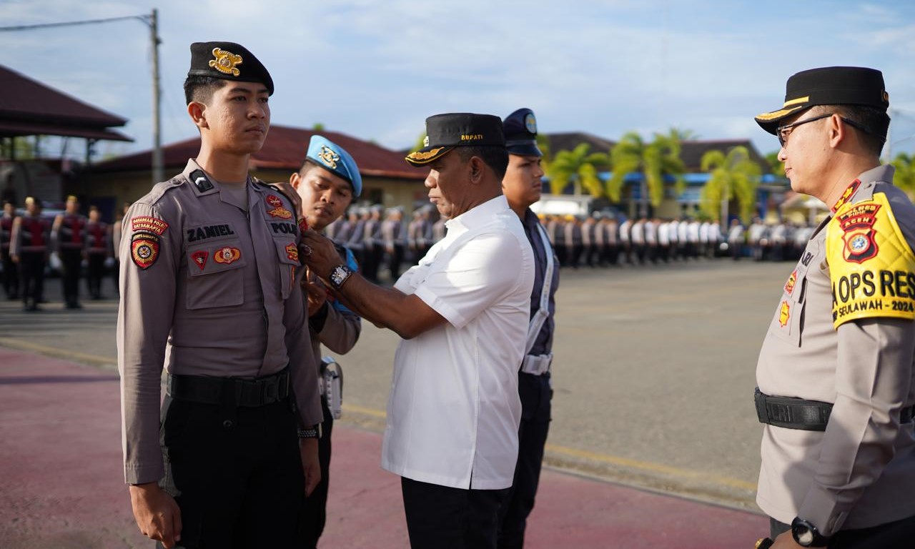 Polres Pidie melaksanakan apel gelar pasukan Operasi Lilin Seulawah 2024, kegiatan tersebut berlangsung di Lapangan Apel Mapolres Pidie