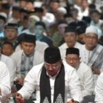 zikir dan doa dalam acara malam renungan peringatan 20 tahun Tsunami Aceh yang digelar Pemerintah Aceh di halaman Masjid Rahmatullah Lampuuk