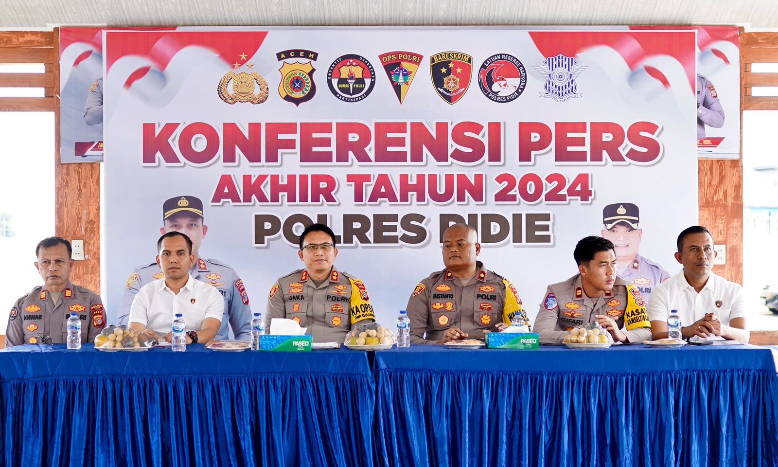 Polres Pidie gelar Konferensi Pers Akhir tahun 2024, di Joglo Bhara Daksa Polres Pidie yang dipimpin Kapolres Pidie AKBP Jaka Mulyana SIK MIK