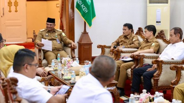 Pj Gubernur Aceh, Dr. H. Safrizal ZA, M.Si menerima kunjungan silaturahmi pengurus Kamar Dagang dan Industri (Kadin) Aceh, di Pendopo Gubernur