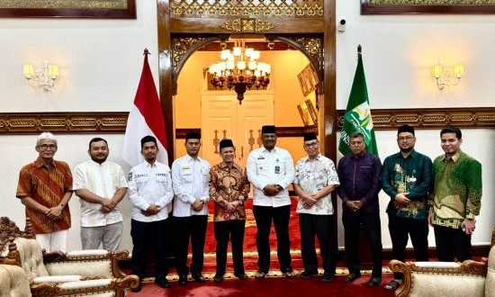 PJ Gubernur Aceh Dr H Safrizal menerima audiensi pengurus Dewan Masjid Indonesia Aceh yang dipimpin Ketua DMI Aceh, Tgk. Fakhruddin Lahmudin