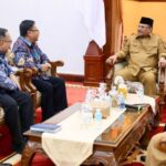 Penjabat Gubernur Aceh Safrizal menyambut kunjungan silaturahmi para petinggi Perwakilan Bank Indonesia Provinsi Aceh di Meuligoe Gubernur