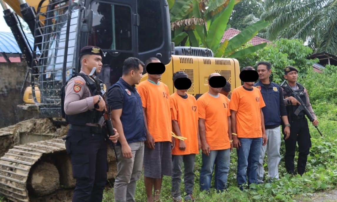 Personel Polres Nagan Raya bersama Subdit IV Tipiter Ditreskrimsus Polda Aceh, dibantu Denpom-2 Meulaboh menangkap pelaku penambang ilegal