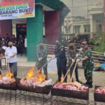 Bea Cukai Langsa bersama Kejaksaan Negeri Aceh Timur melakukan pemusnahan satu juta batang rokok ilegal yang tidak dilekati pita cukai