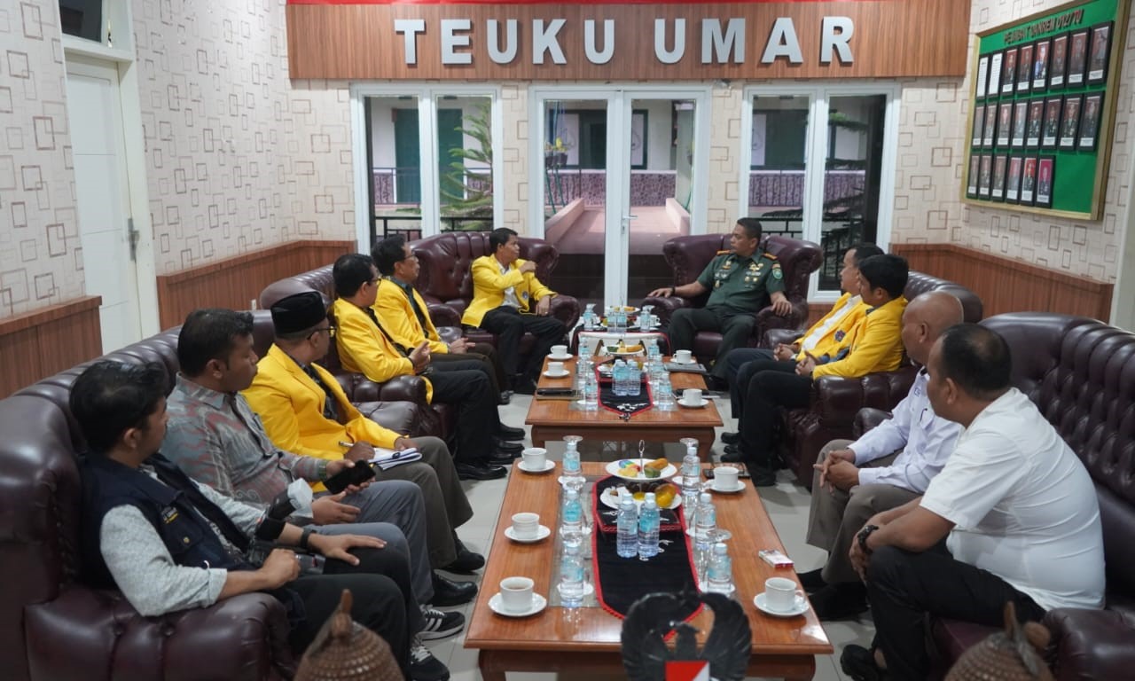 Danrem 012/Teuku Umar, Kolonel Inf Benny Rahadian S.E., M.Han menerima kunjungan silaturahmi Rektor UTU, Prof. Dr. Drs. Ishak Hasan, M.Si