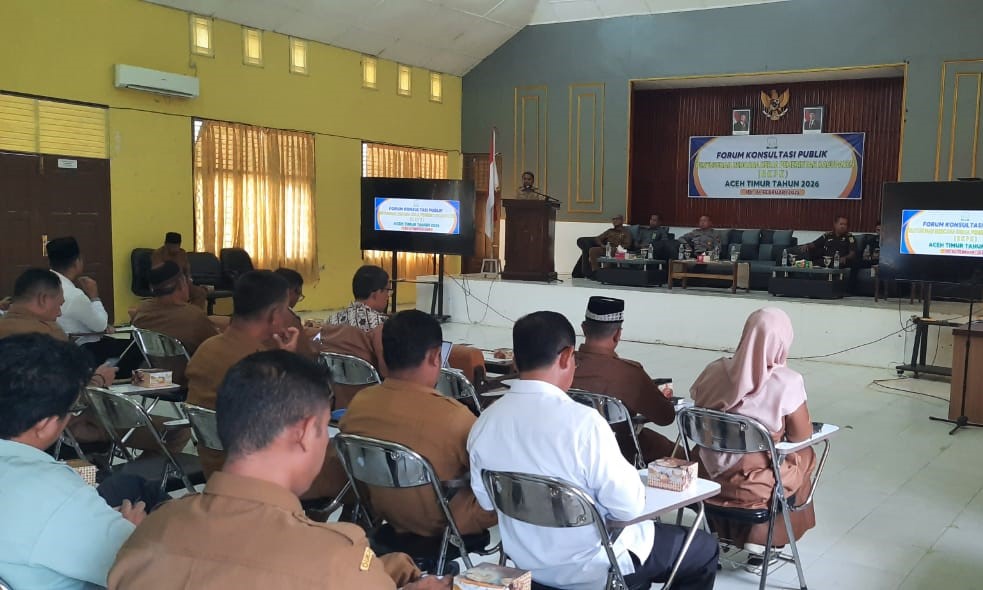 Pj. Bupati Aceh Timur melalui Asisten bidang Perekonomian dan Pembangunan Darmawan M. Ali membuka Forum Konsultasi Publik Penyusunan RKPK 2026