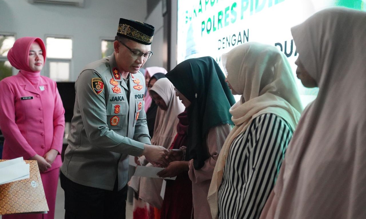 Di bulan ramadan, Kapolres Pidie bersama Ketua Bhayangkari Cabang Pidie dan jajarannya menggelar buka puasa bersama anak-anak yatim piatu