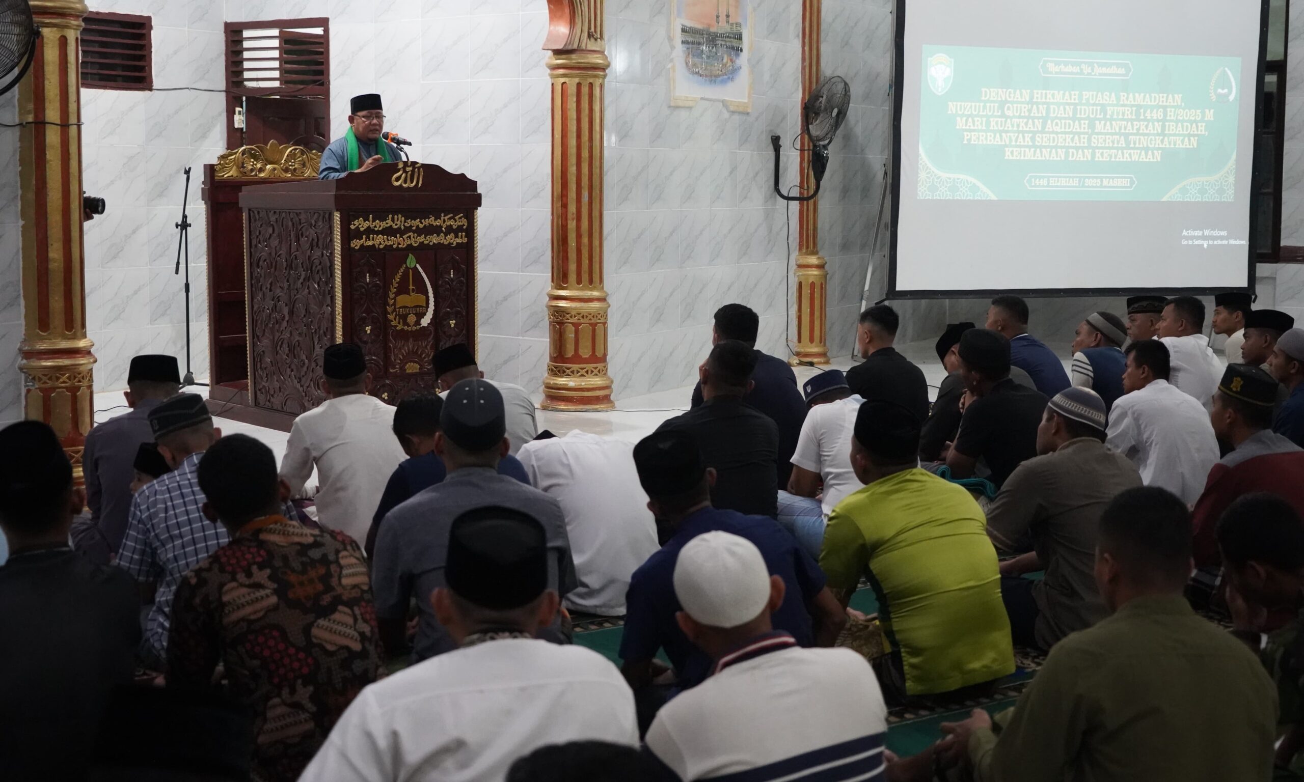 Korem 012/Teuku Umar menggelar Peringatan Malam Nuzulul Qur’an di Masjid Al-Ikhlas Makorem setempat pada Minggu