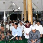 Kapolres Aceh Timur, AKBP Nova Suryandaru SIK bersama Pj. Bupati Aceh Timur Amrullah melaksanakan Safari Ramadan di Masjid Manzilul Minan