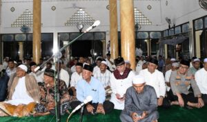 Kapolres Aceh Timur, AKBP Nova Suryandaru SIK bersama Pj. Bupati Aceh Timur Amrullah melaksanakan Safari Ramadan di Masjid Manzilul Minan