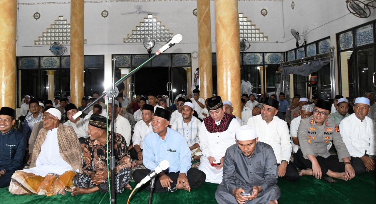 Kapolres Aceh Timur, AKBP Nova Suryandaru SIK bersama Pj. Bupati Aceh Timur Amrullah melaksanakan Safari Ramadan di Masjid Manzilul Minan