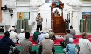 Kapolres Pidie AKBP Jaka Mulyana SIK MIK bersama jajarannya melaksanakan safari Subuh Keliling di Masjid Al Ihsan Kecamatan Grong-Grong