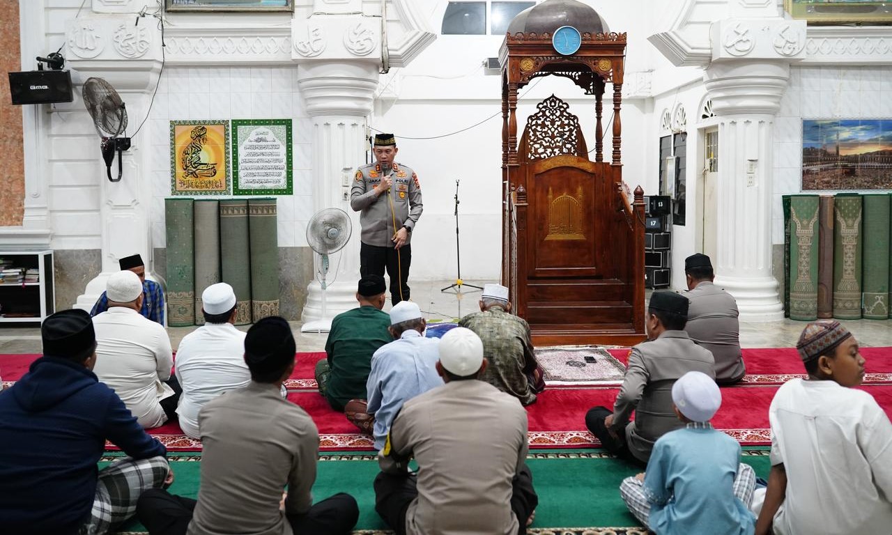 Kapolres Pidie AKBP Jaka Mulyana SIK MIK bersama jajarannya melaksanakan safari Subuh Keliling di Masjid Al Ihsan Kecamatan Grong-Grong