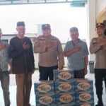 Momentum ramadan 1446 Hijriyah, Polsek Langsa, Polres Langsa menyerahkan air mineral ke mesjid Taqwa Gampong Blang Pase, Kec. Langsa Kota