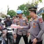 Polres Pidie dan Bhayangkari Cabang Pidie kembali membagikan ratusan paket takjil gratis kepada masyarakat menjelang waktu berbuka puasa