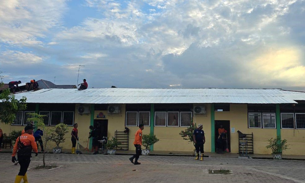 BPBD Aceh Tamiang telah merampungkan perbaikan atap SD Islam Terpadu Darul Mukhlisin di Kp. Dalam,Karang Baru