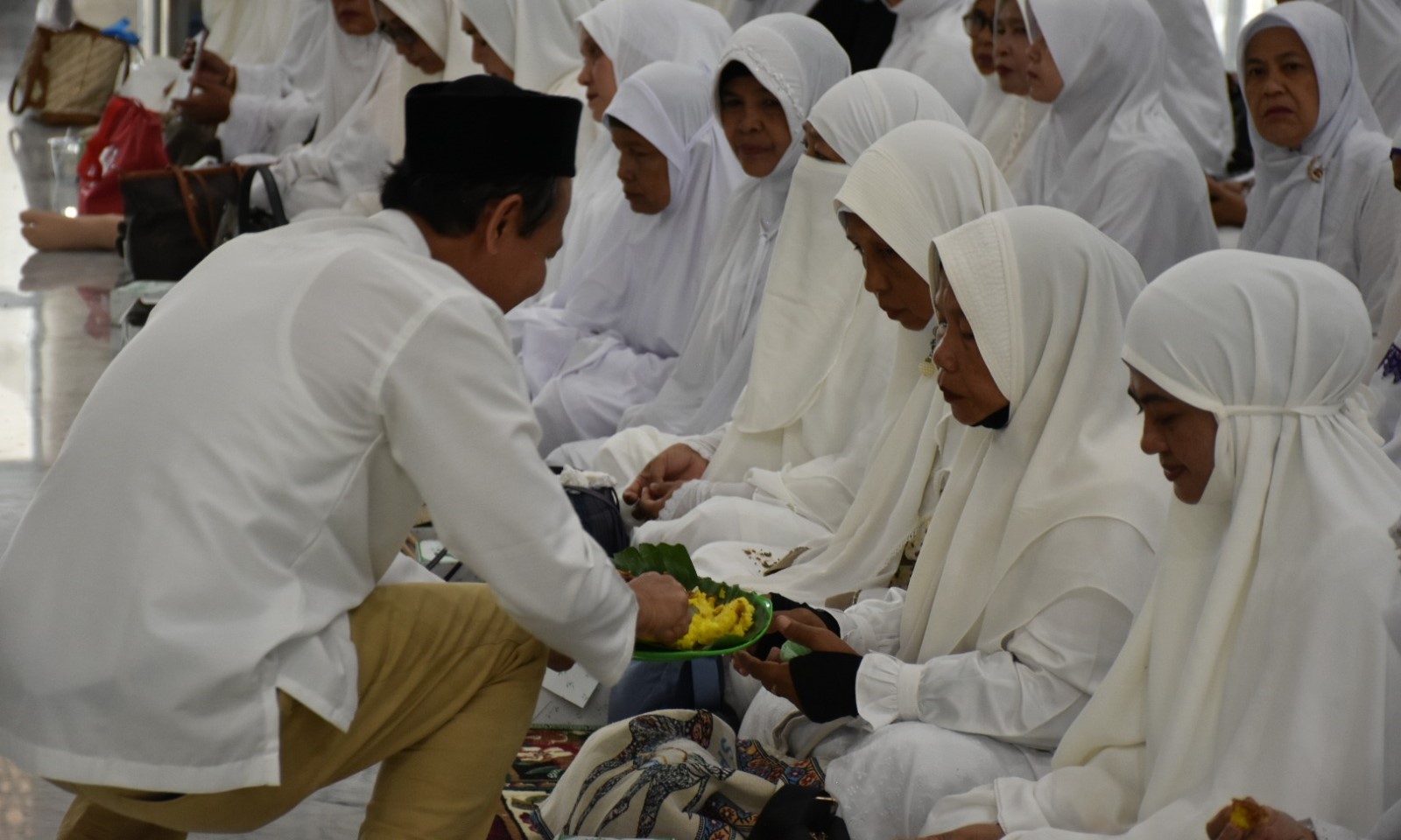 Pemko Langsa melaksanakan Peusijuk 186 para Calon Jamaah Haji Tahun 1446 H/2025 M yang akan diberangkatkan pada Jum'at 23 Mei mendatang
