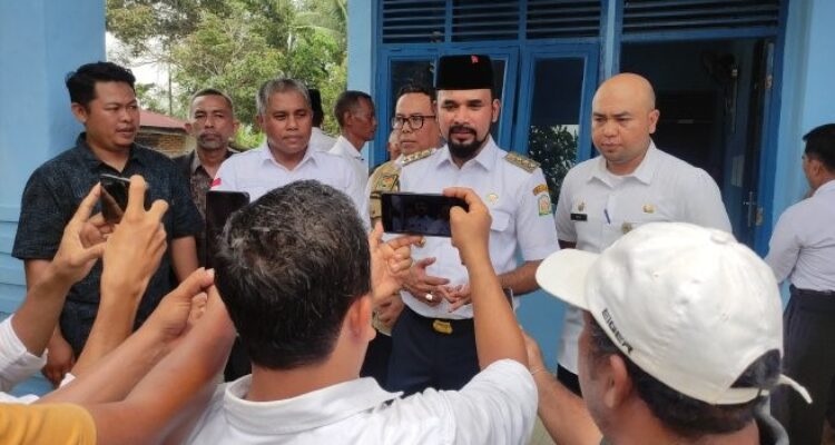 Bupati Aceh Timur, Iskandar Usman Al-Farlaky meresmikan Kantor Pelayanan Administrasi Kependudukan, Perizinan dan Pertanahan di Birem Bayeun