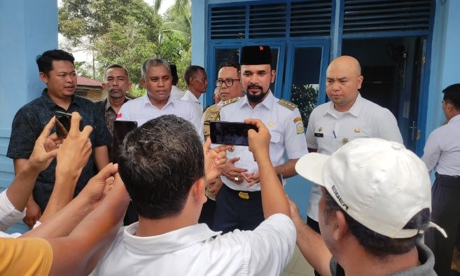 Bupati Aceh Timur, Iskandar Usman Al-Farlaky meresmikan Kantor Pelayanan Administrasi Kependudukan, Perizinan dan Pertanahan di Birem Bayeun