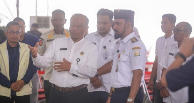 Bupati Aceh Timur Iskandar Usman Al-Farlaky meninjau langsung pelaksanaan ujian seleksi PPPK Tahap II yang berlangsung di Royal Hotel Idi