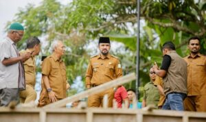 Bupati Aceh Timur, Iskandar Usman Al-Farlaky, S.Hi., M.Si memastikan pembangunan jembatan di Gampong Seuneubok Tengoh akan dimulai tahun ini