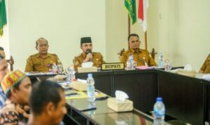 Bupati Aceh Timur, Iskandar Usman Al-Farlaky, menekankan pentingnya percepatan pembentukan Koperasi Merah Putih (KMP) di seluruh desa