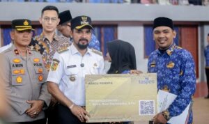 Sebanyak 219 Calon Pegawai Negeri Sipil (CPNS) di lingkungan Pemerintah Kabupaten Aceh Timur menerima Surat Keputusan (SK) pengangkatan