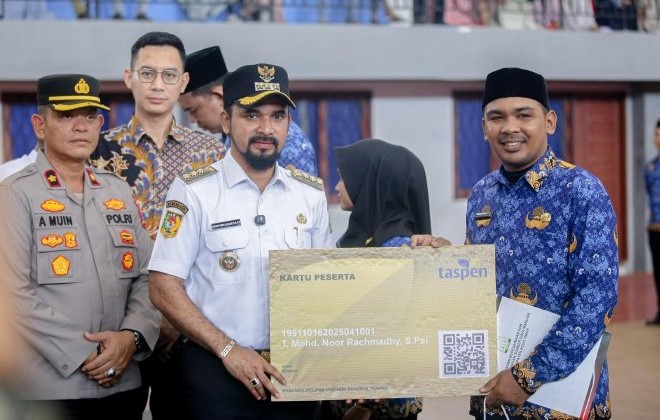 Sebanyak 219 Calon Pegawai Negeri Sipil (CPNS) di lingkungan Pemerintah Kabupaten Aceh Timur menerima Surat Keputusan (SK) pengangkatan