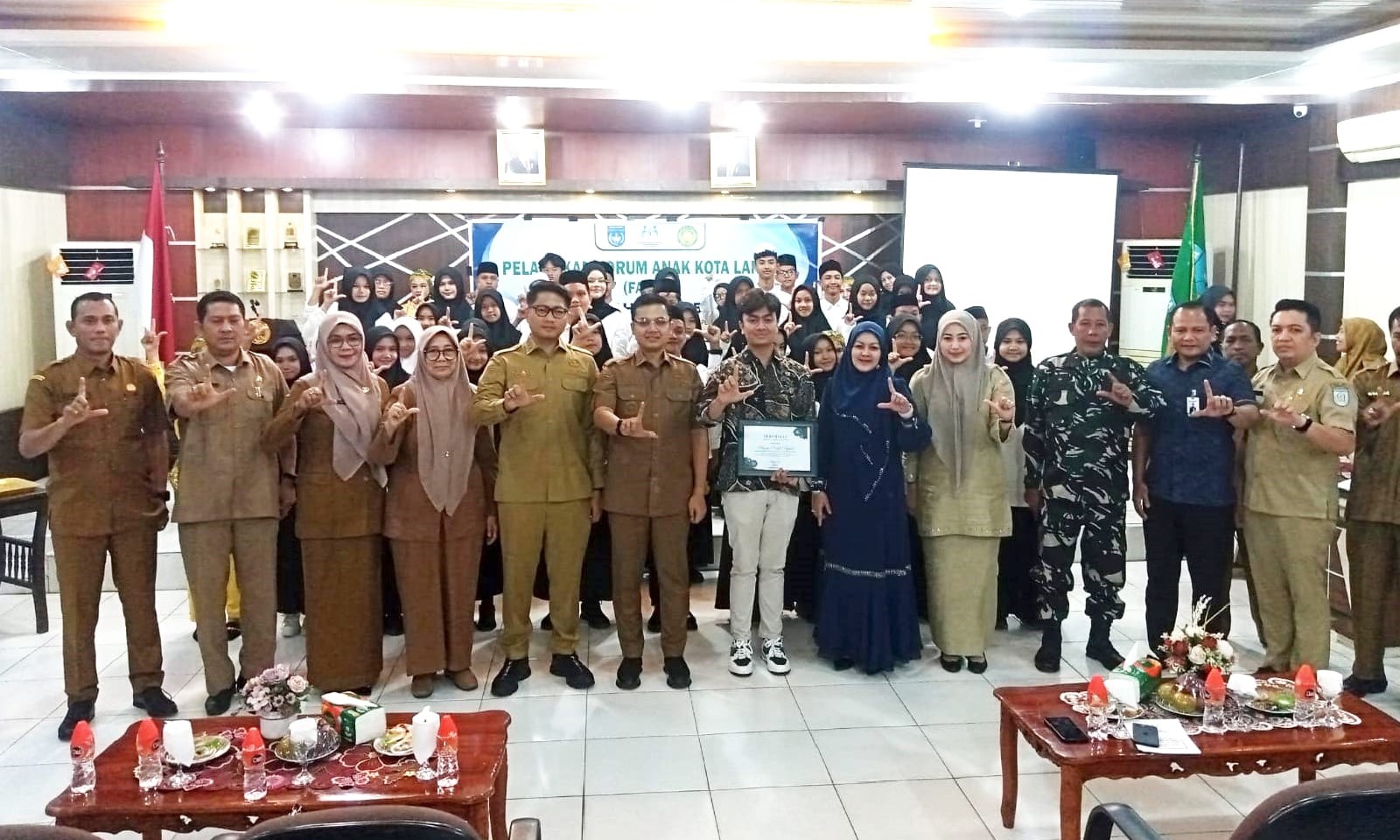 Walikota Langsa Jeffry Sentana S Putra, SE, secara resmi melantik dan mengukuhkan pengurus Forum Anak Kota (FAKTA) Periode 2025-2027
