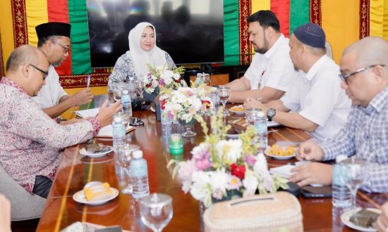 Ketua Tim Penggerak PKK Aceh, Marlina Usman, prihatin masih ada masyarakat Aceh yang belum memiliki tempat tinggal yang layak