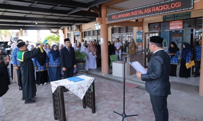 Bupati Aceh Besar Muharram Idris melantik dr. Bunaiya Putra MKM sebagai Direktur Rumah Sakit Umum Daerah (RSUD) Aceh Besar