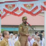 Bupati Aceh Timur,  Iskandar Usman Al-Farlaky memimpin apel bersama pasca Iduladha di Rumah Sakit Umum Daerah (RSUD) dr. Zubir Mahmud