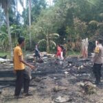 Satu unit rumah milik Yakob (50) warga Dusun Petuah Neubok, Gampong Seuneubok Barat, Kecamatan Idi Timur ludes terbakar dilalap si jago merah