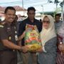 Kejaksaan Negeri (Kejari) Langsa bersama Pemerintah Kota (Pemko) Langsa menggelar pasar murah dan Bazar Usaha Mikro Kecil dan Menengah (UMKM)