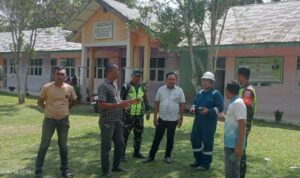Dinas Lingkungan Hidup Kabupaten (DLHK) Aceh Timur melaksanakan pemantauan kualitas udara dan kondisi masyarakat di Gampong Panton Rayeuk T