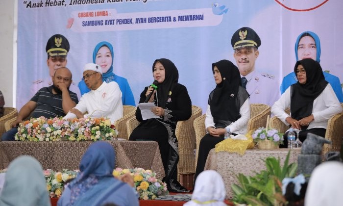 Dalam rangka memperingati HAN ke-41 tahun 2025, Bunda PAUD Aceh Besar Hj. Rita Mayasari membuka secara resmi kegiatan lomba anak-anak PAUD