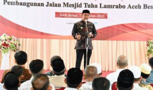 Bupati Syech Muharram meresmikan pembangunan jalan Mesjid Tuha Lamrabo yang dibangun dengan menggunakan dana CSR BUMN Pasar Modal Indonesia