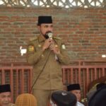 Bupati Aceh Timur, Iskandar Usman Al-Farlaky melayat ke rumah duka almarhum Tgk. Walidi Abdul Muthalib di Komplek Dayah DAMI