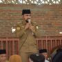 Bupati Aceh Timur, Iskandar Usman Al-Farlaky melayat ke rumah duka almarhum Tgk. Walidi Abdul Muthalib di Komplek Dayah DAMI