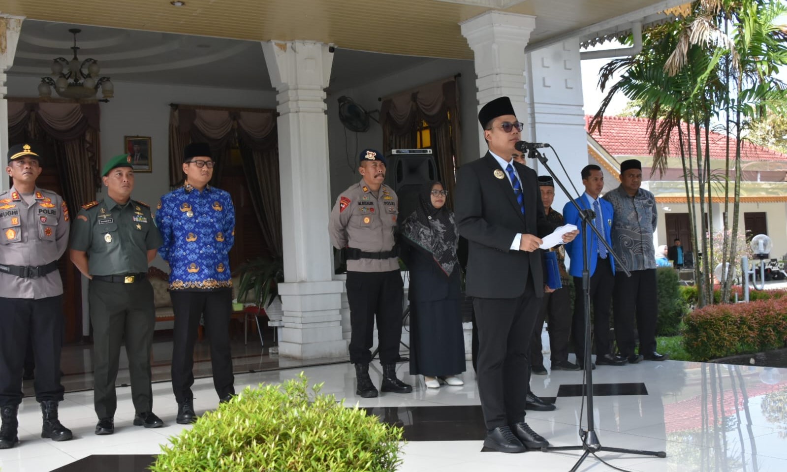 Walikota Langsa Jeffry Sentana S Putra SE memimpin upacara Bendera memperingati Hari Sumpah Pemuda ke-97 Tahun 2025 Walikota Langsa Jeffry Sentana S Putra SE memimpin upacara Bendera memperingati Hari Sumpah Pemuda ke-97 Tahun 2025