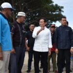 Wakil Gubernur Aceh, H. Fadhlullah SE, meninjau kondisi Kuala Idi Rayeuk, Kabupaten Aceh Timur, Jumat (7/11/2025)